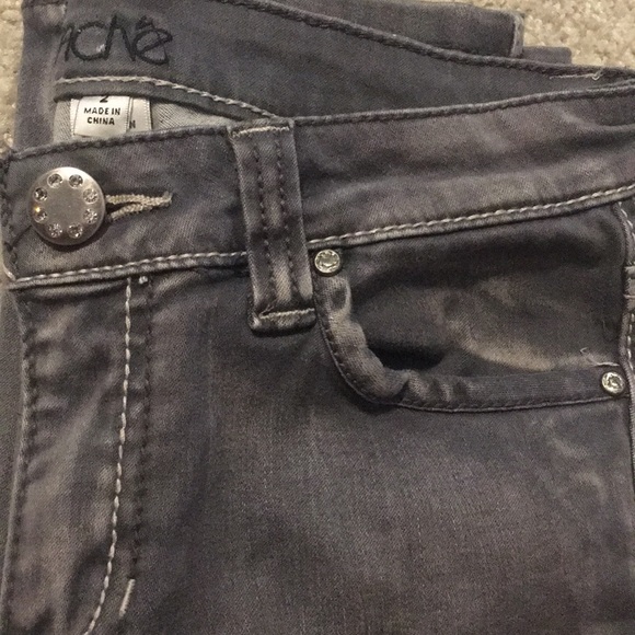 ❄️Grey Cache Embellished Capris - Picture 7 of 7